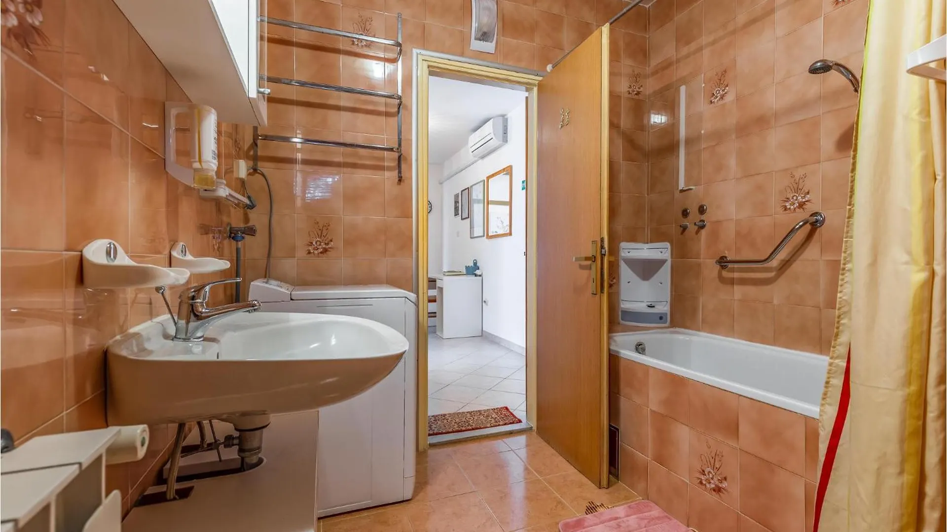 3 Bedroom Stunning Apartment In Rovinj